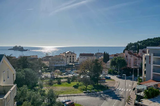 Urbanisiertes Grundstück mit unvollendetem Gebäude in Petrovac — photo 5